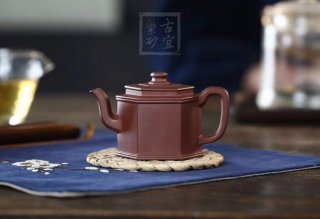 《小六方納?！? title=