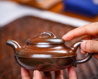 獨(dú)家首發(fā)，品名：線圓。泥料：極品紫泥（
