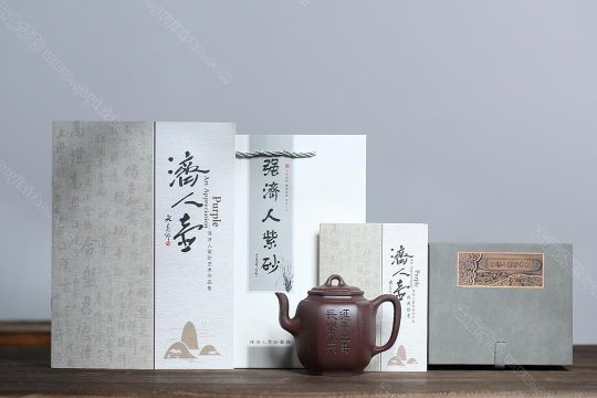 泉眼無聲惜細(xì)流，樹蔭照水愛晴柔。